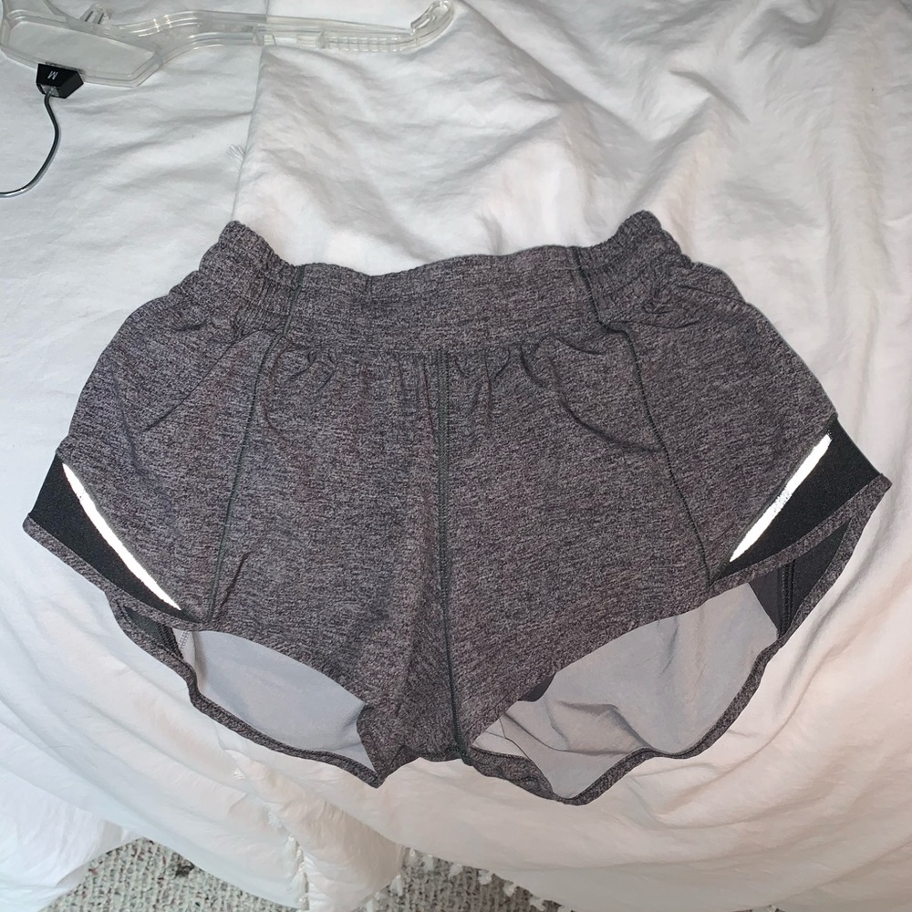 Grey 2.5 hotty hot lulu shorts